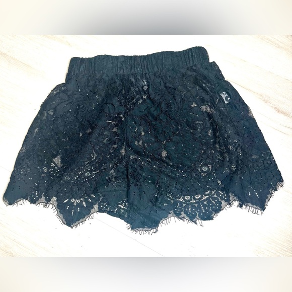 MISGUIDED Black Premium Lace Tie Front Beach Top & Matching Shorts Women’s Sz 4 - Picture 7 of 15
